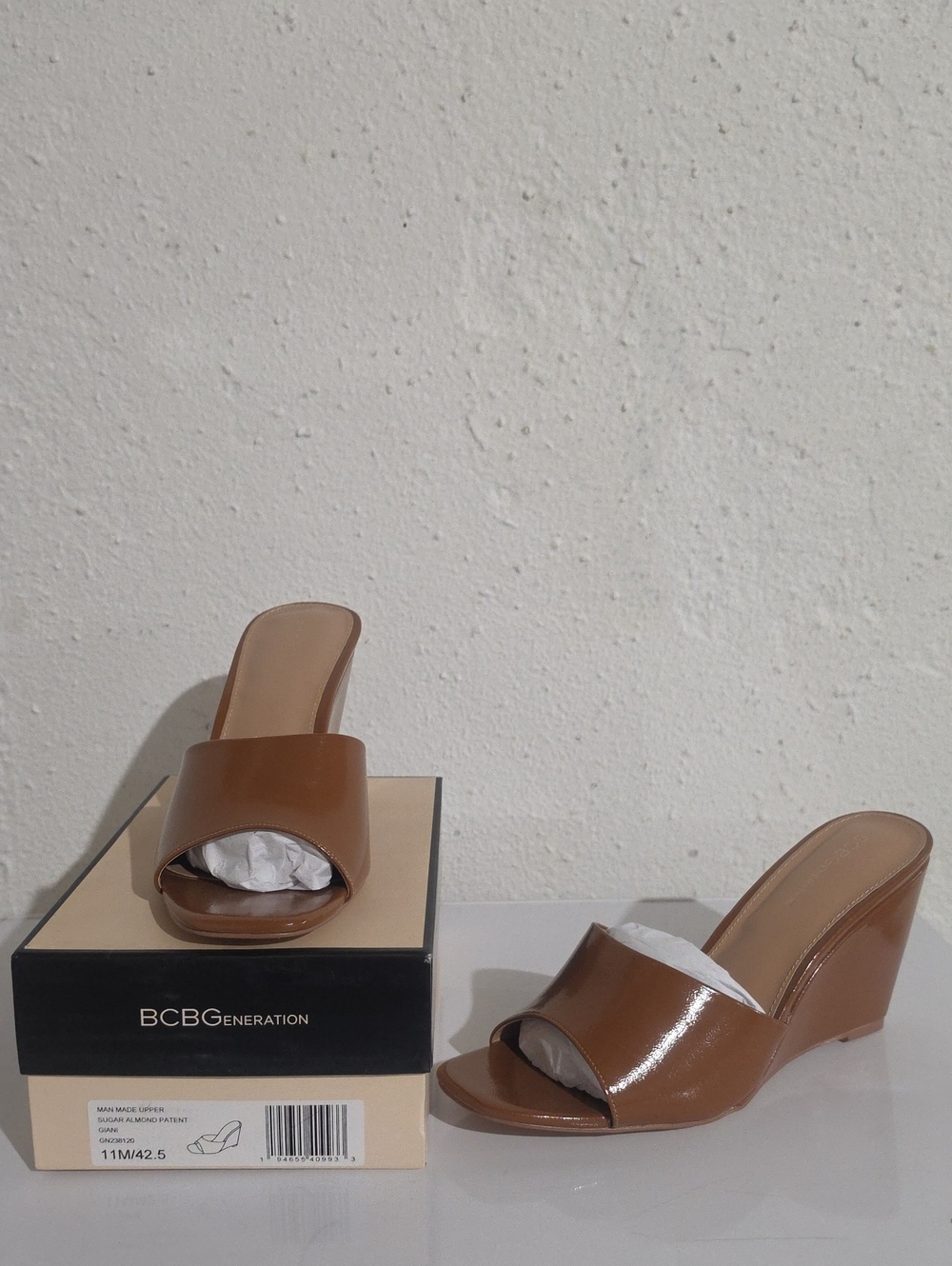 BCBGeneration Giani Brown Patent Wedge Slide Sandals sz.11